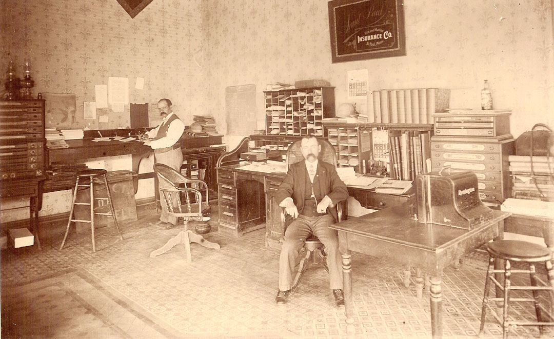 http://www.officemuseum.com/1890_Office_with_St_Paul_Insurance_Co_sign.jpg