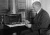 1918_Check_signing_machine_US_Treasury_Dept.jpg (86715 bytes)